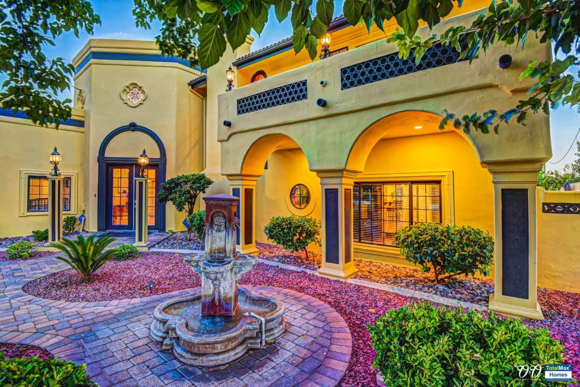 Oasis Oakey Mansion 1