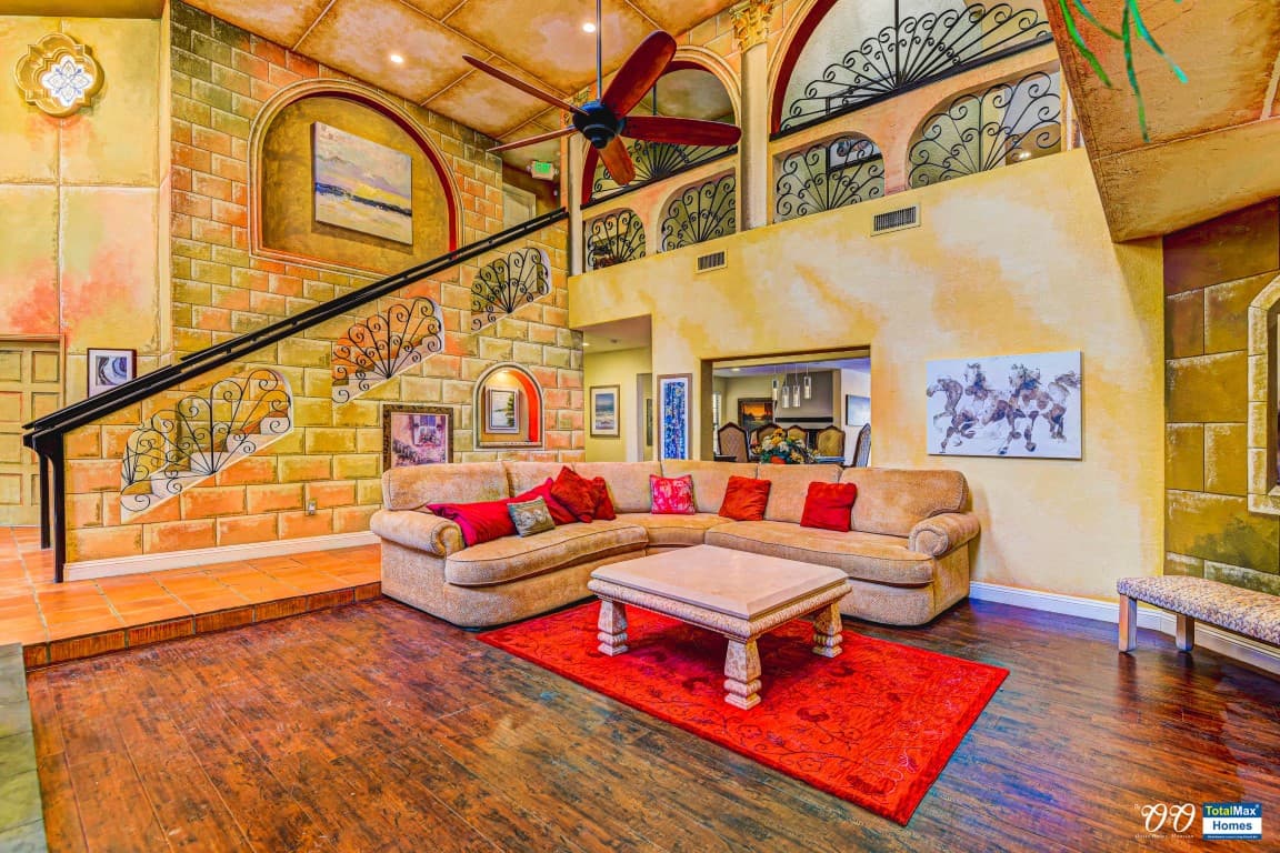 Oasis Oakey Mansion 2