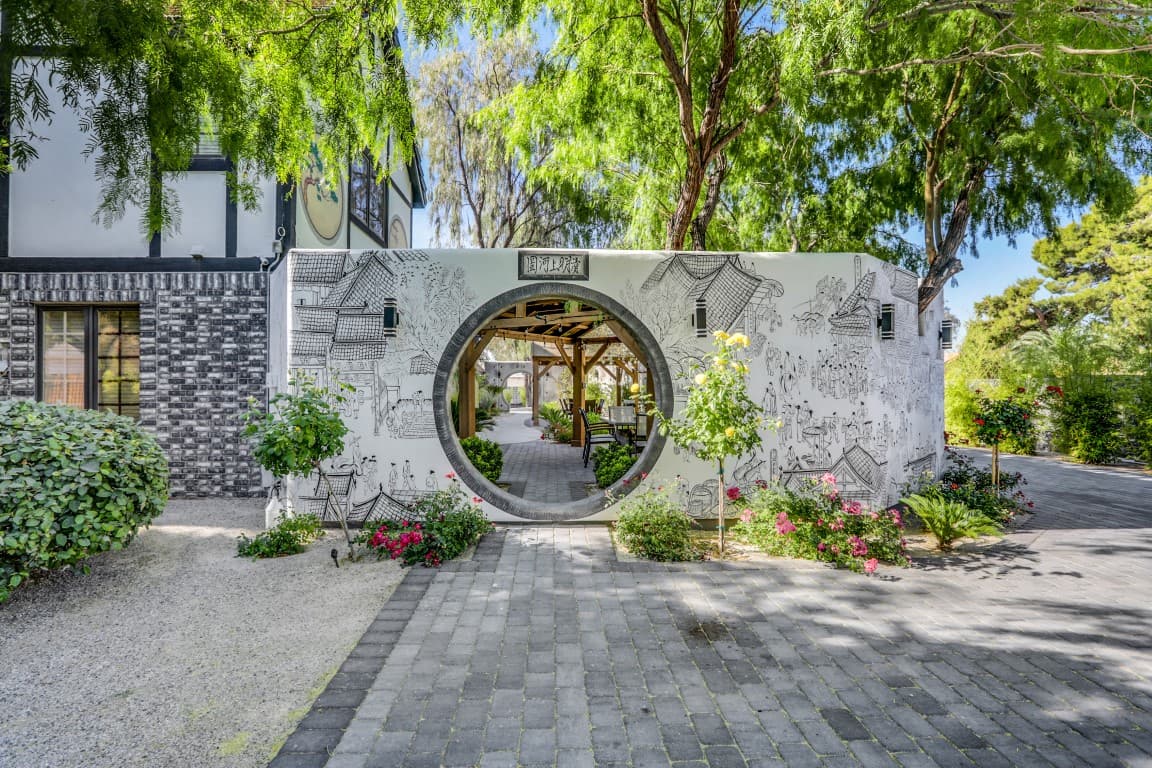 Ultimate Utopia Mansion 1